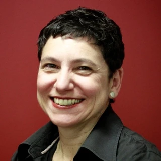 Headshot of Elenie Poulos.
